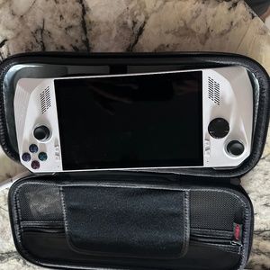 ASUS - ROG Ally 7" 120Hz FHD 1080p Gaming Handheld - AMD Ryzen Z1 Extreme Proces